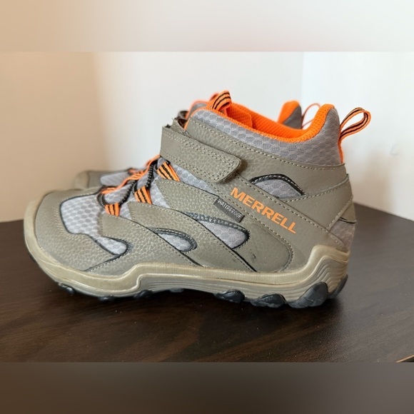 Merrell Shoes - Merrell womens hiking shoe size 5.5 worn once mint